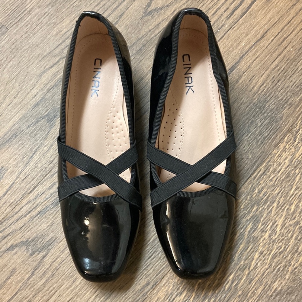 New Cinak Black Patent Leather Shoes   Size 8